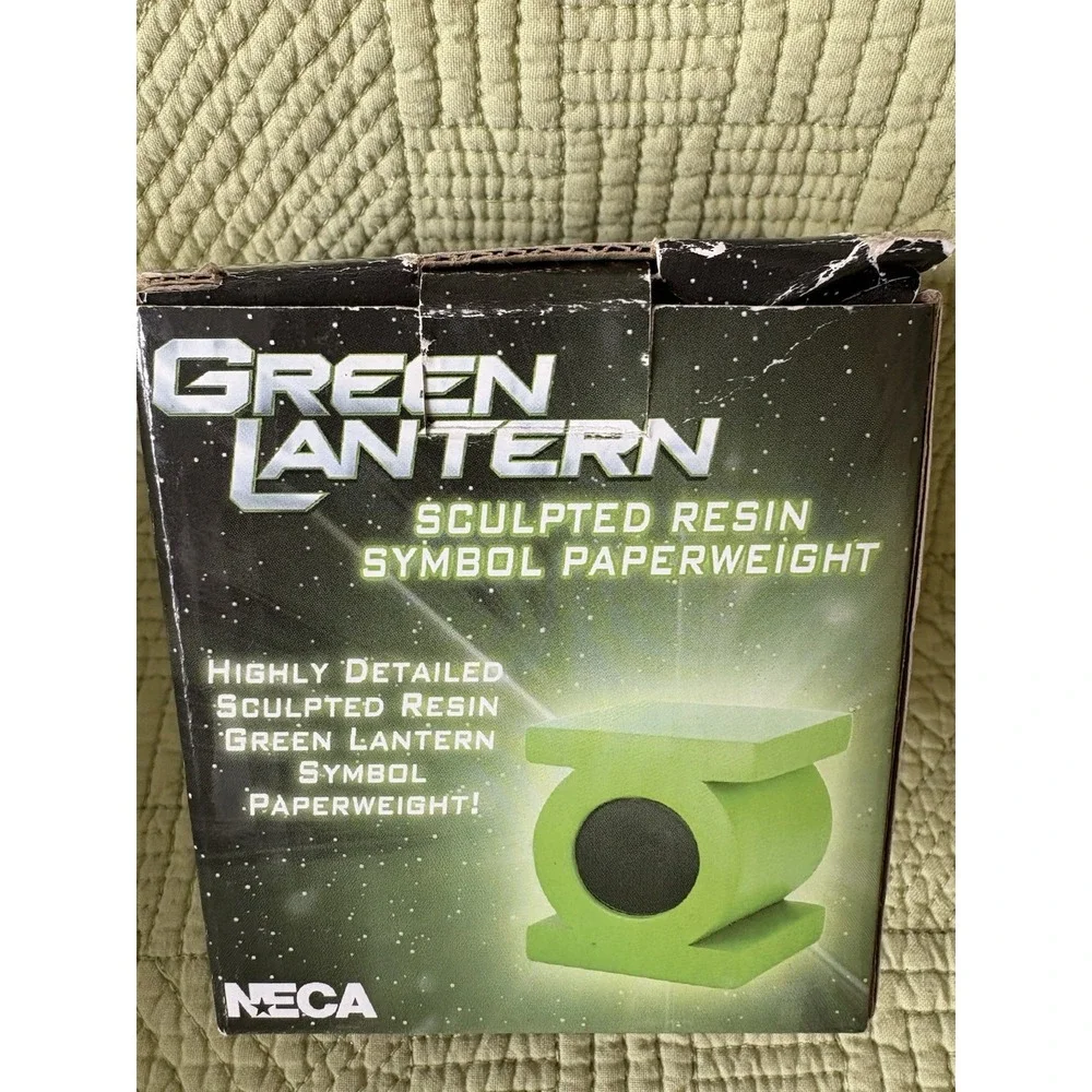 NECA Green Lantern Sculpted Resin Symbol Paperweight DC Comics 2011 w/ Box